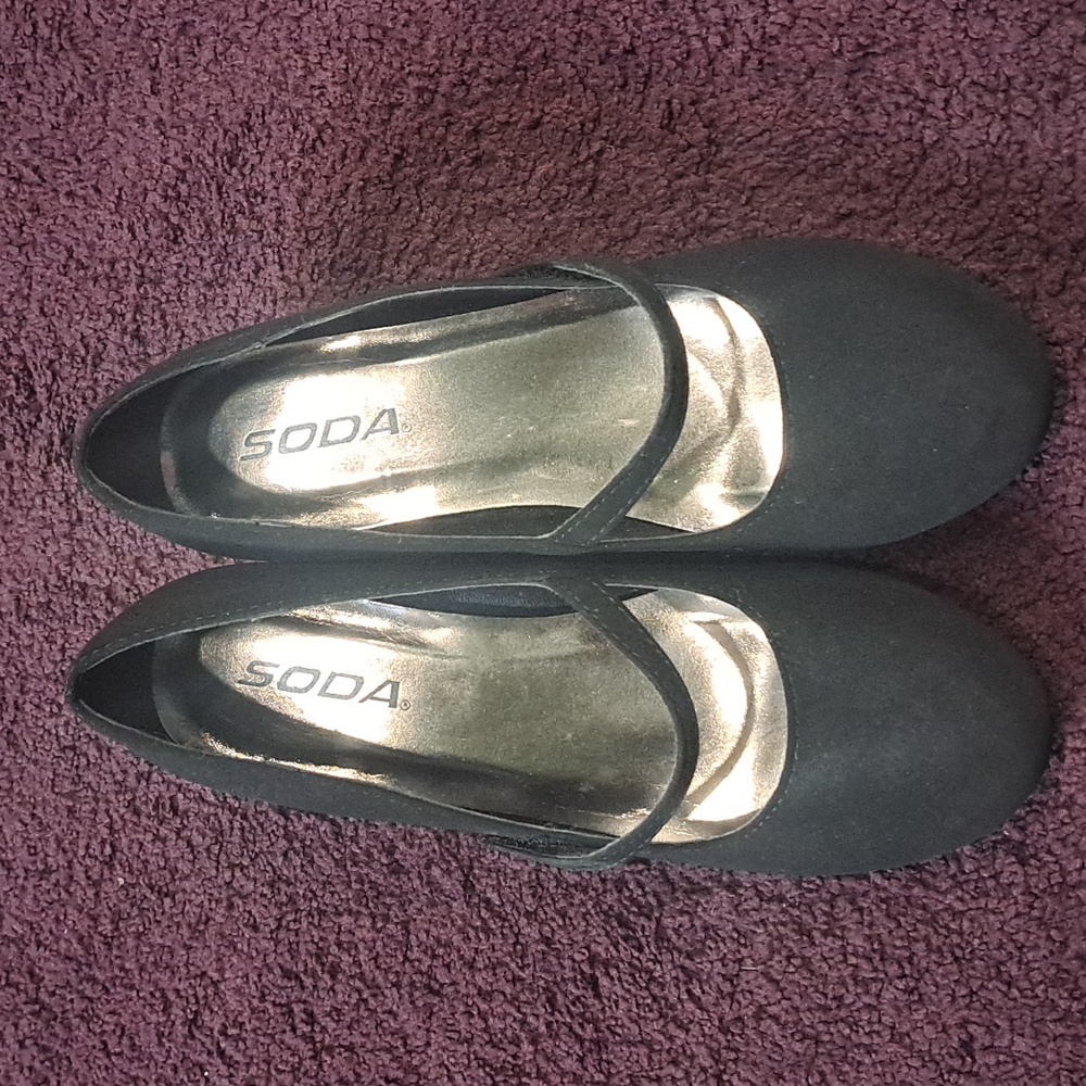 Black dress shoes